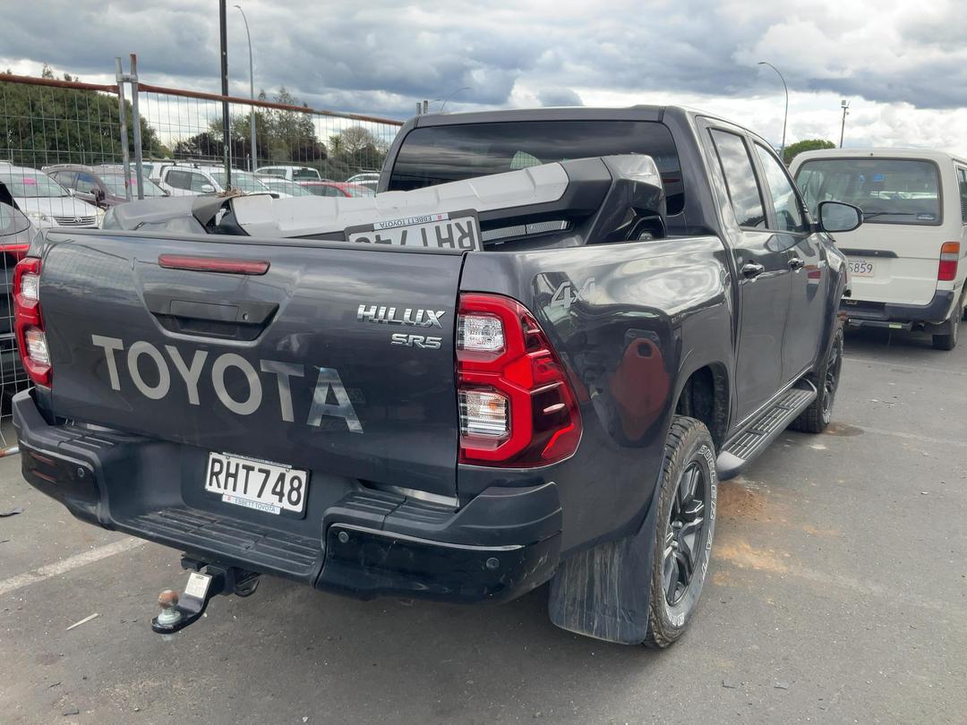 Photo '4' of Toyota Hilux SR5 TD DC Photo '4' of Toyota Hilux SR5 TD DC