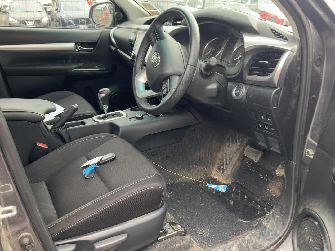 Photo '12' of Toyota Hilux SR5 TD DC Photo '12' of Toyota Hilux SR5 TD DC