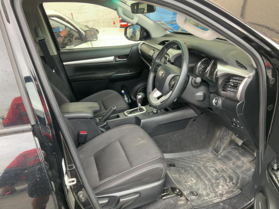 Photo '17' of Toyota Hilux SR5 TD DC