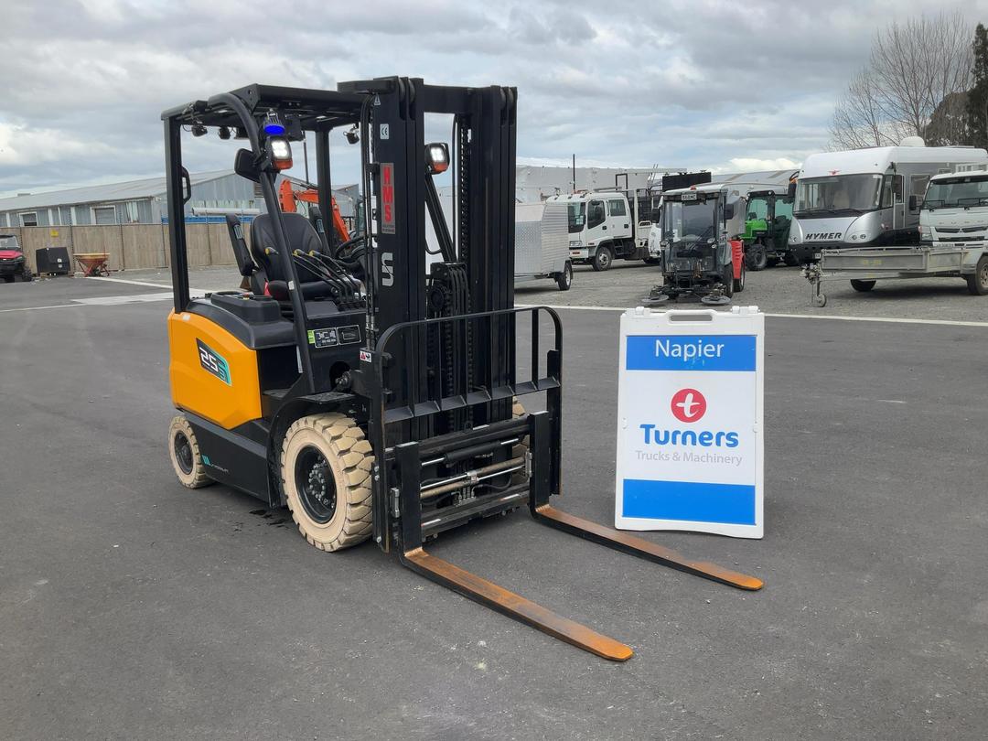 Photo '1' of UN 2.5T Electric Forklift
