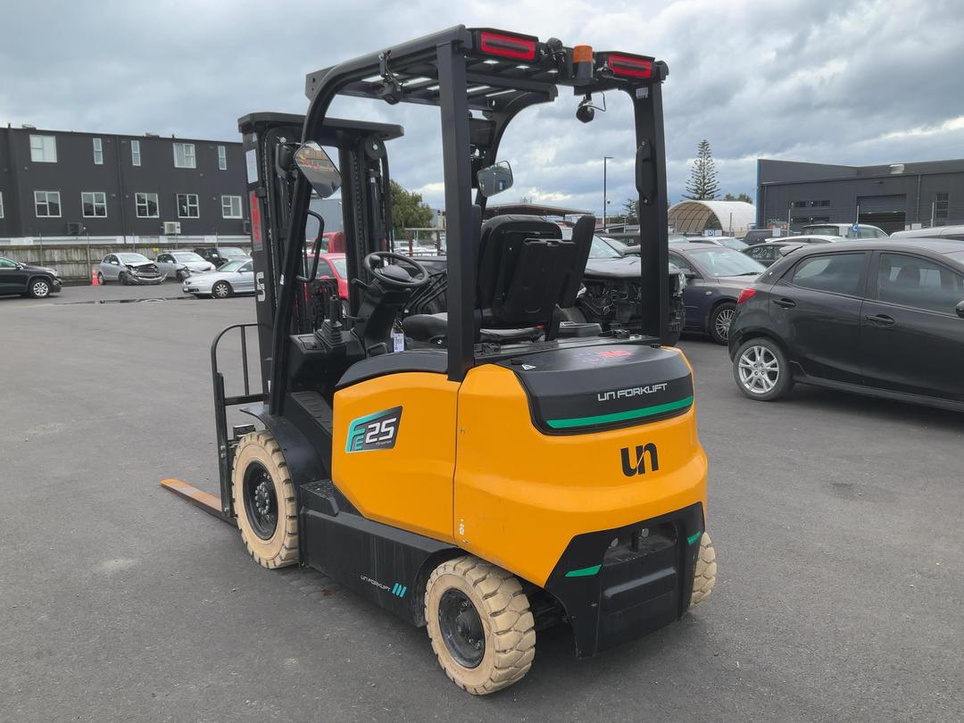Photo '6' of UN 2.5T Electric Forklift