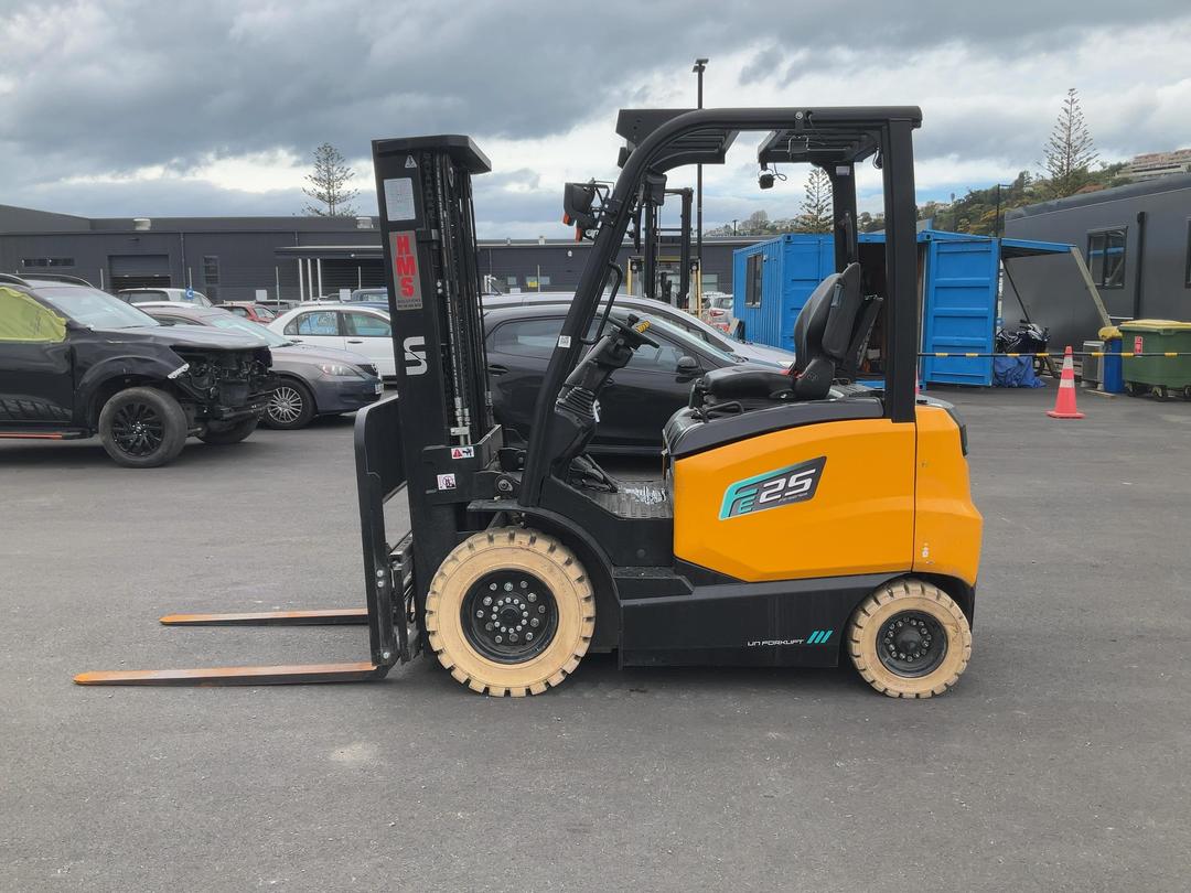 Photo '7' of UN 2.5T Electric Forklift