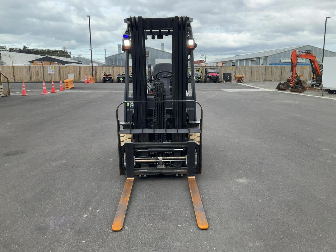 Photo '10' of UN 2.5T Electric Forklift
