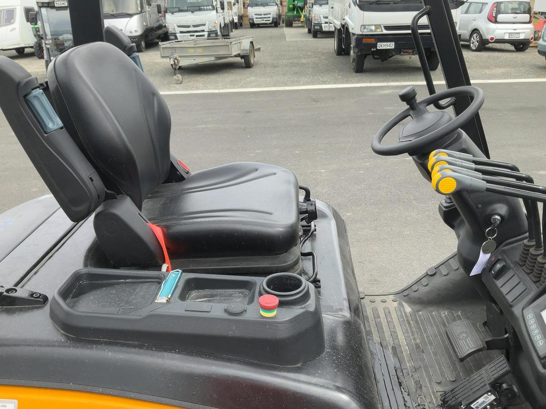 Photo '13' of UN 2.5T Electric Forklift