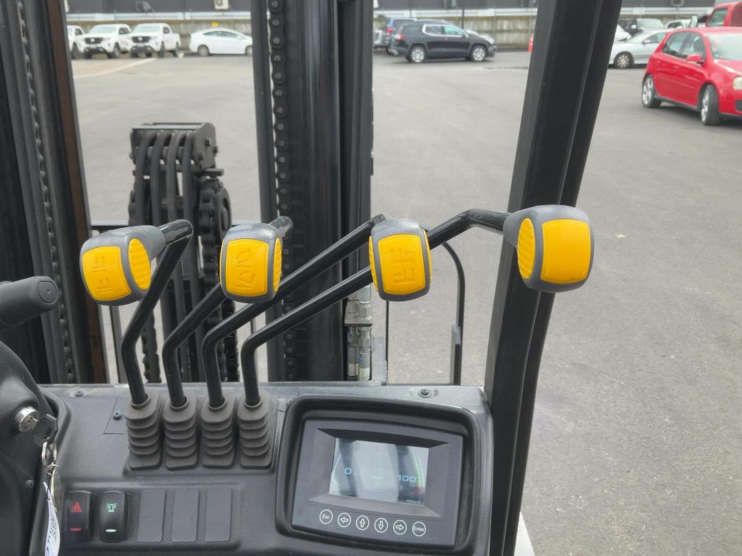 Photo '14' of UN 2.5T Electric Forklift