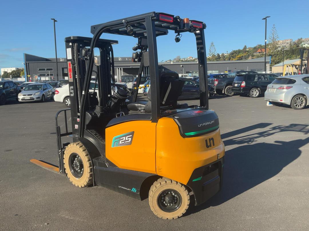 Photo '6' of UN 2.5T Electric Forklift