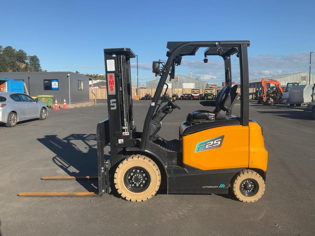 Photo '7' of UN 2.5T Electric Forklift