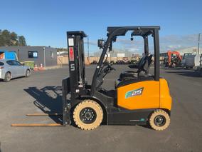 Photo '8' of UN 2.5T Electric Forklift