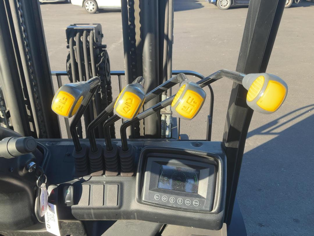Photo '13' of UN 2.5T Electric Forklift