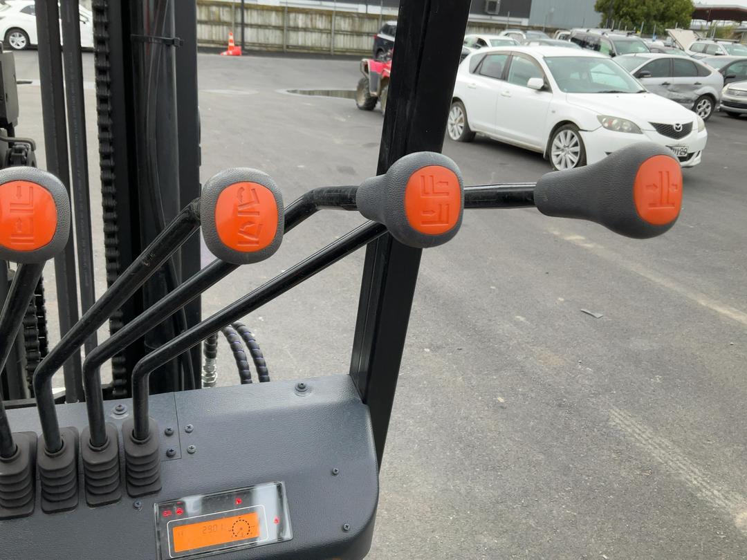 Photo '12' of UN FGL18T-FNJK2 Forklift