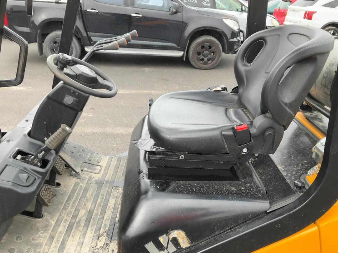 Photo '14' of UN FGL18T-FNJK2 Forklift