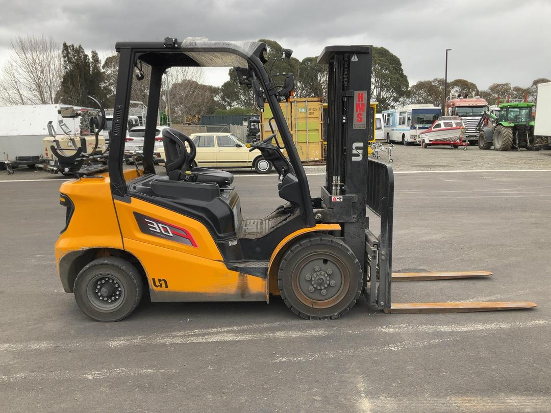 Photo '3' of UN FGL30TT-F1JK1 Forklift