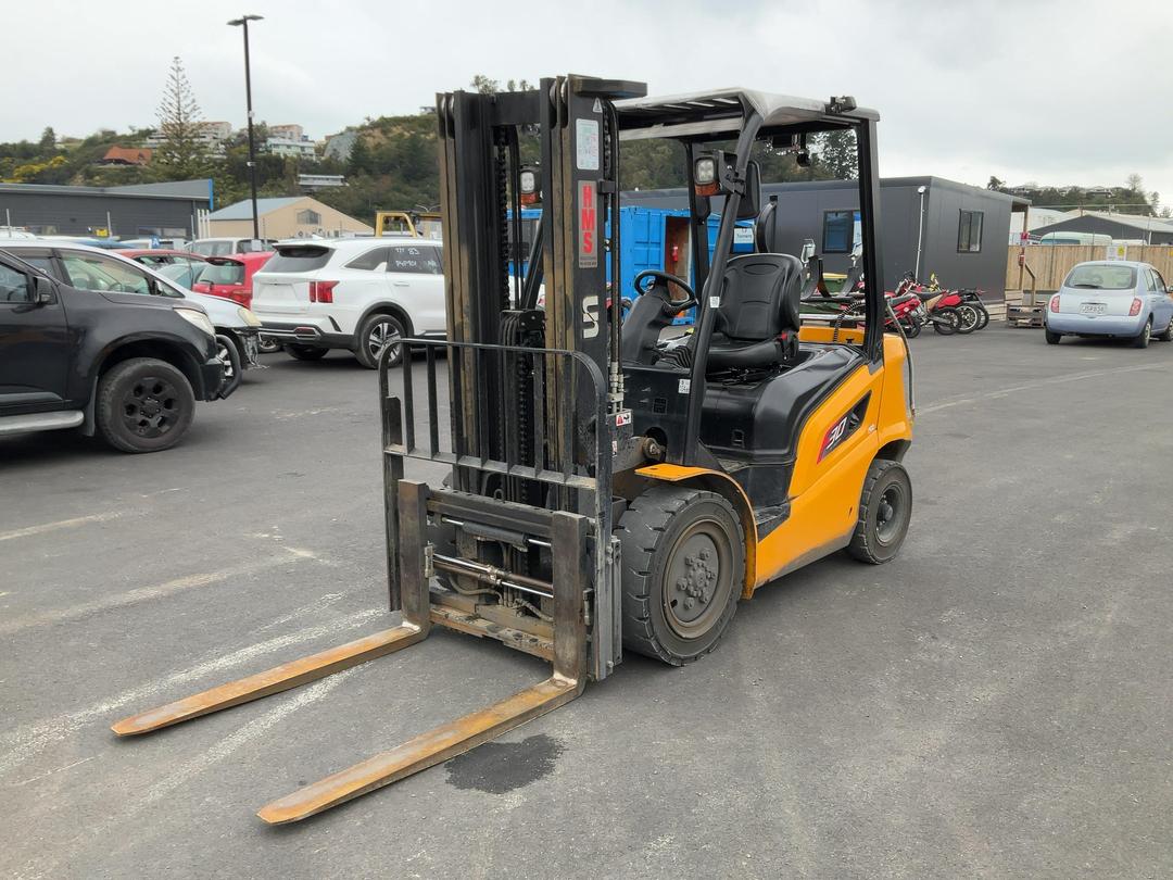 Photo '9' of UN FGL30TT-F1JK1 Forklift