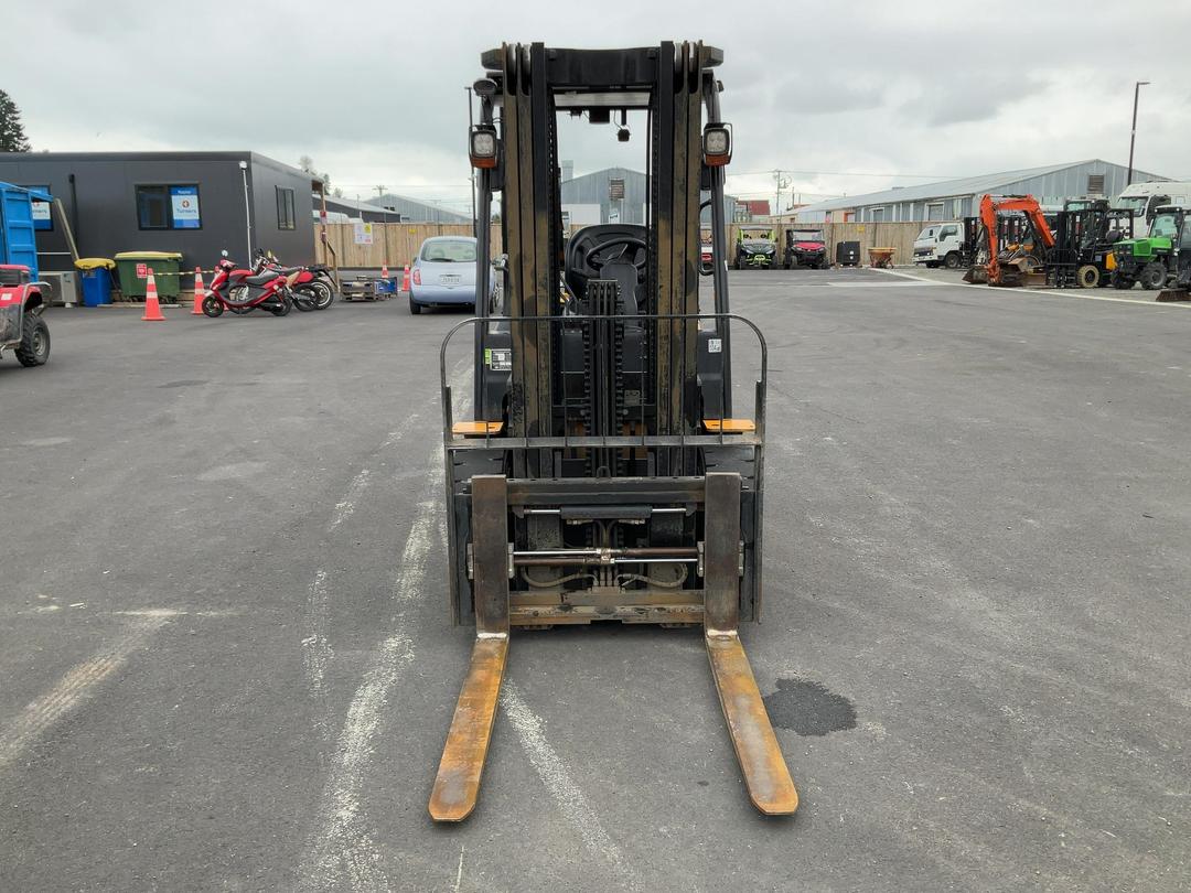 Photo '10' of UN FGL30TT-F1JK1 Forklift
