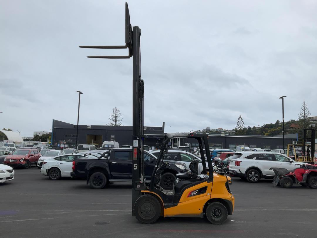 Photo '25' of UN FGL30TT-F1JK1 Forklift