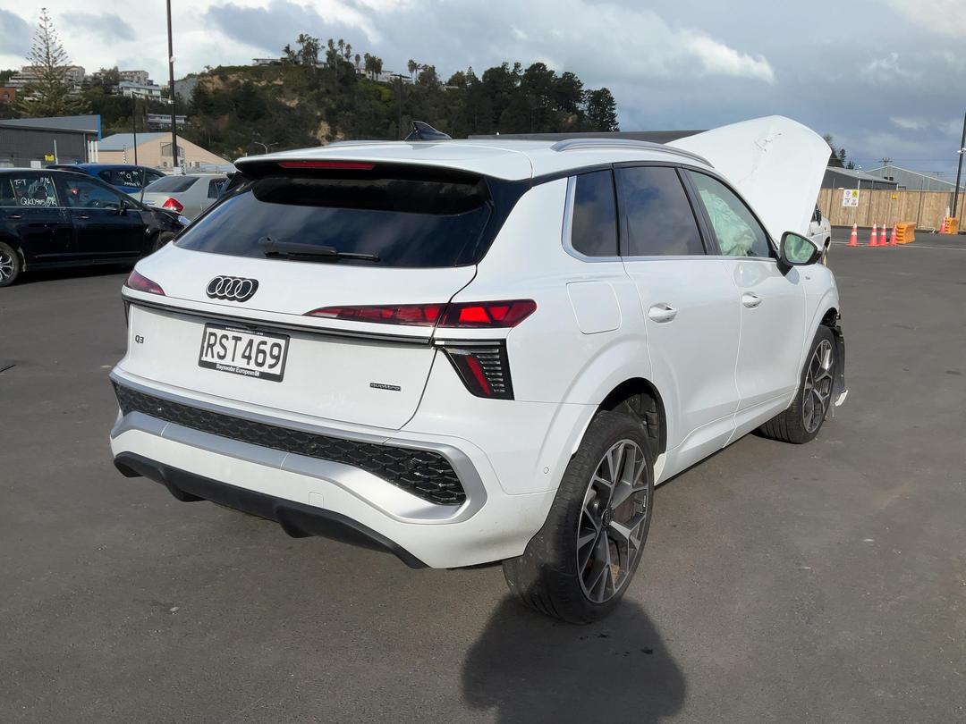 Photo '8' of Audi Q3 Tfsi 195KW Photo '8' of Audi Q3 Tfsi 195KW