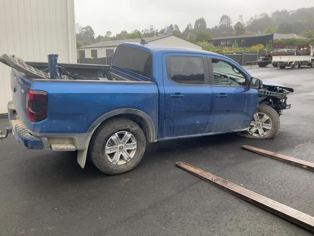 Photo '8' of Ford Ranger XLT Double CAB W/SA Photo '8' of Ford Ranger XLT Double CAB W/SA