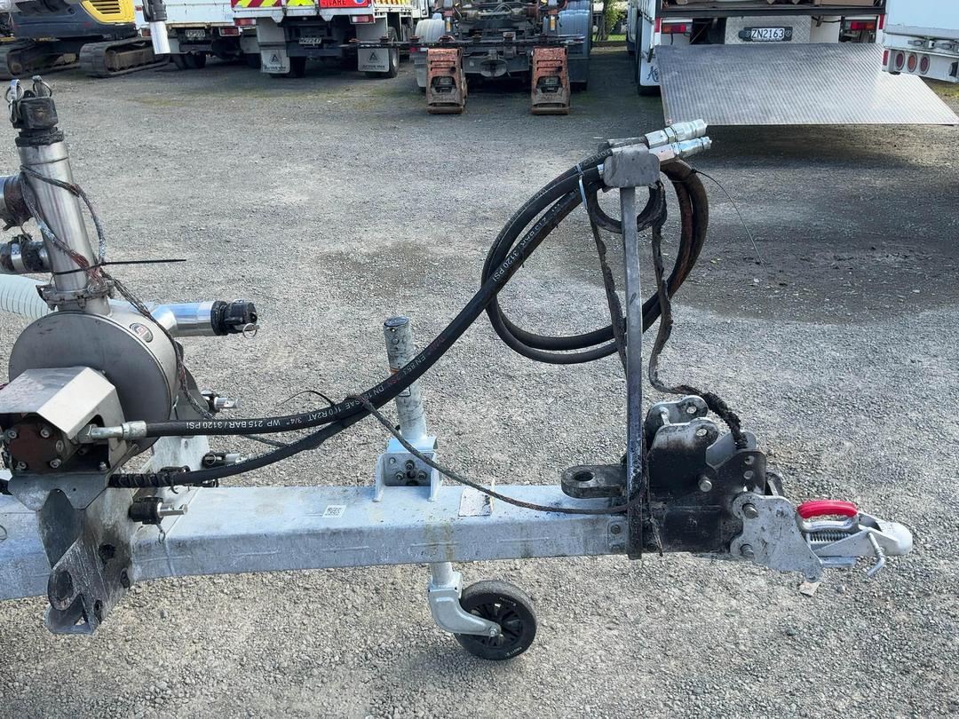 Photo '14' of Tow and Fert 1000 Multi Other Machine
