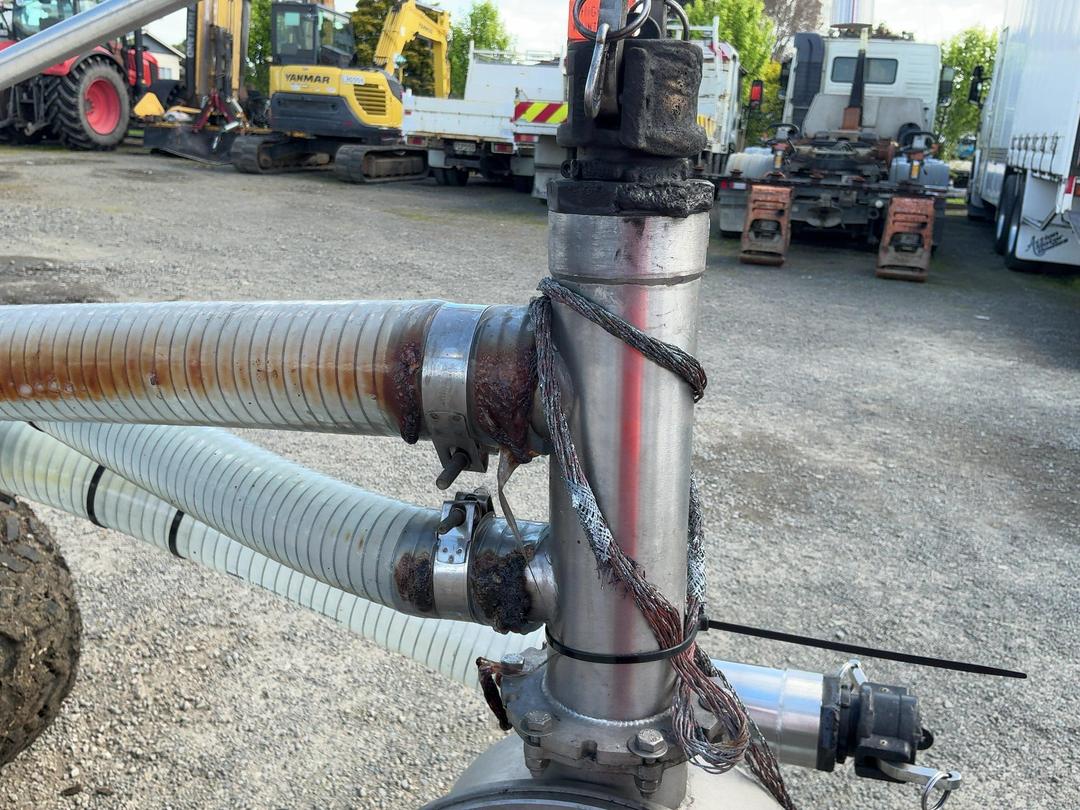 Photo '17' of Tow and Fert 1000 Multi Other Machine