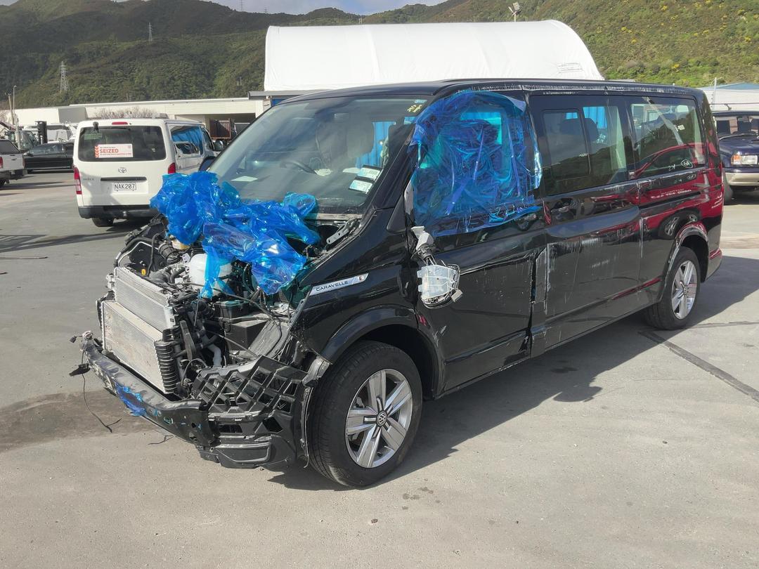 Photo '3' of Volkswagen T6 Caravelle LWB CL Photo '3' of Volkswagen T6 Caravelle LWB CL