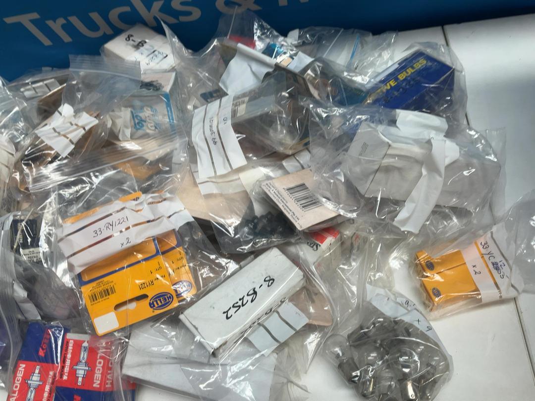 Photo '6' of 12 Volt Automotive Bulbs - *New* Automotive Electrical Clearance Photo '6' of 12 Volt Automotive Bulbs - *New* Automotive Electrical Clearance