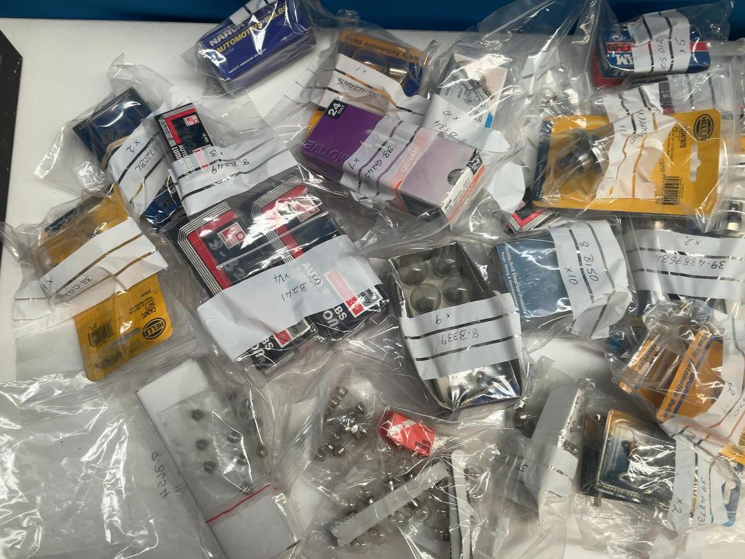 Photo '4' of 24 Volt Automotive Bulbs - *New* Automotive Electrical Clearance Photo '4' of 24 Volt Automotive Bulbs - *New* Automotive Electrical Clearance