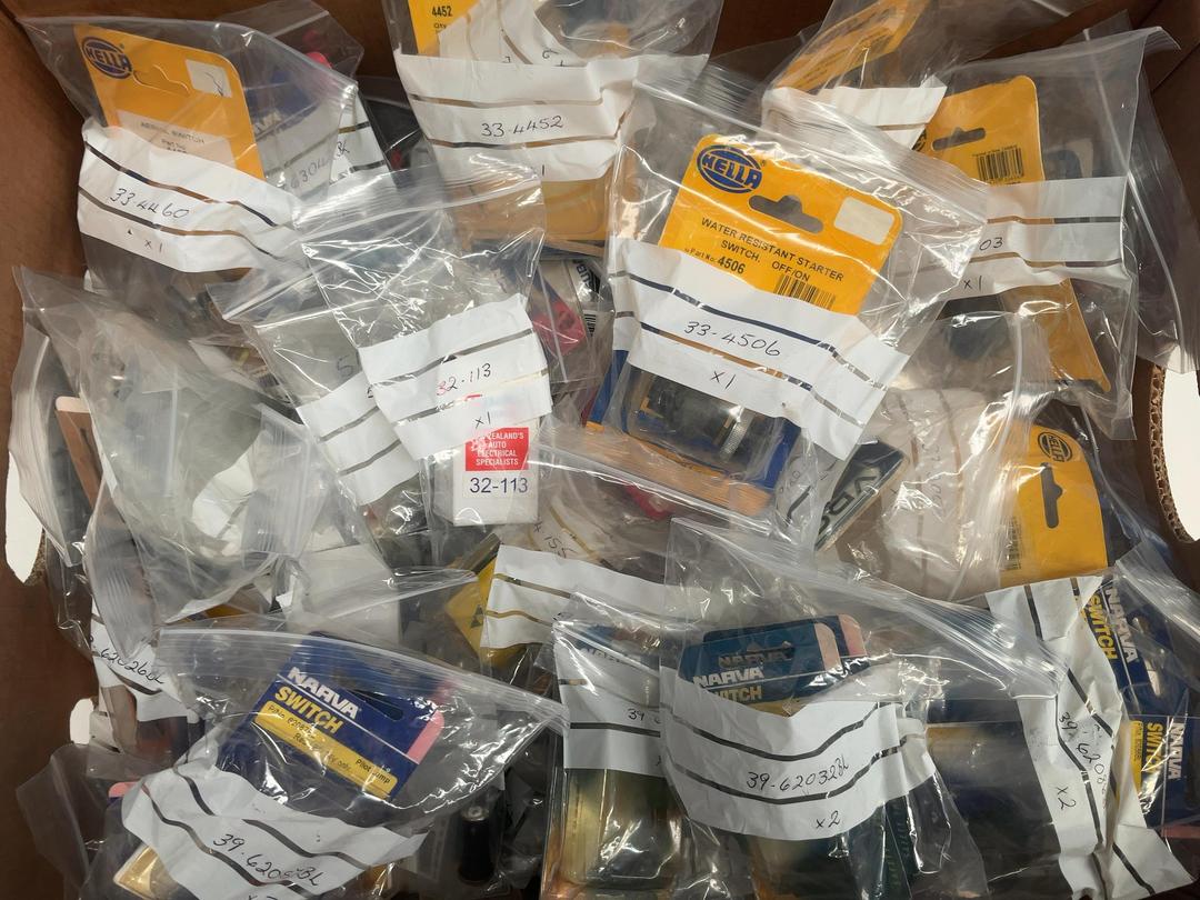 Photo '3' of Switches , Flasher Units & Warning Lights - Automotive Electrical Parts *New* Photo '3' of Switches , Flasher Units & Warning Lights - Automotive Electrical Parts *New*