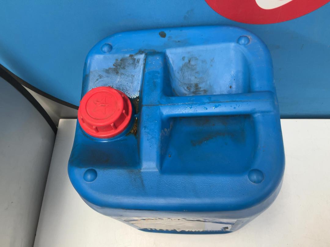 Photo '3' of Delo 400MGX Premium Heavy Duty Diesel Engine Oil Photo '3' of Delo 400MGX Premium Heavy Duty Diesel Engine Oil