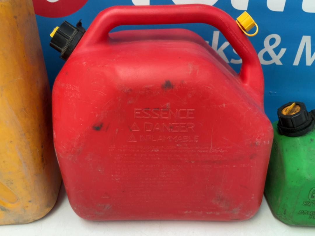 Photo '5' of 1x 20L Diesel Can, 1x 20L Petrol Can and 1x 5L Gasoline Can Photo '5' of 1x 20L Diesel Can, 1x 20L Petrol Can and 1x 5L Gasoline Can