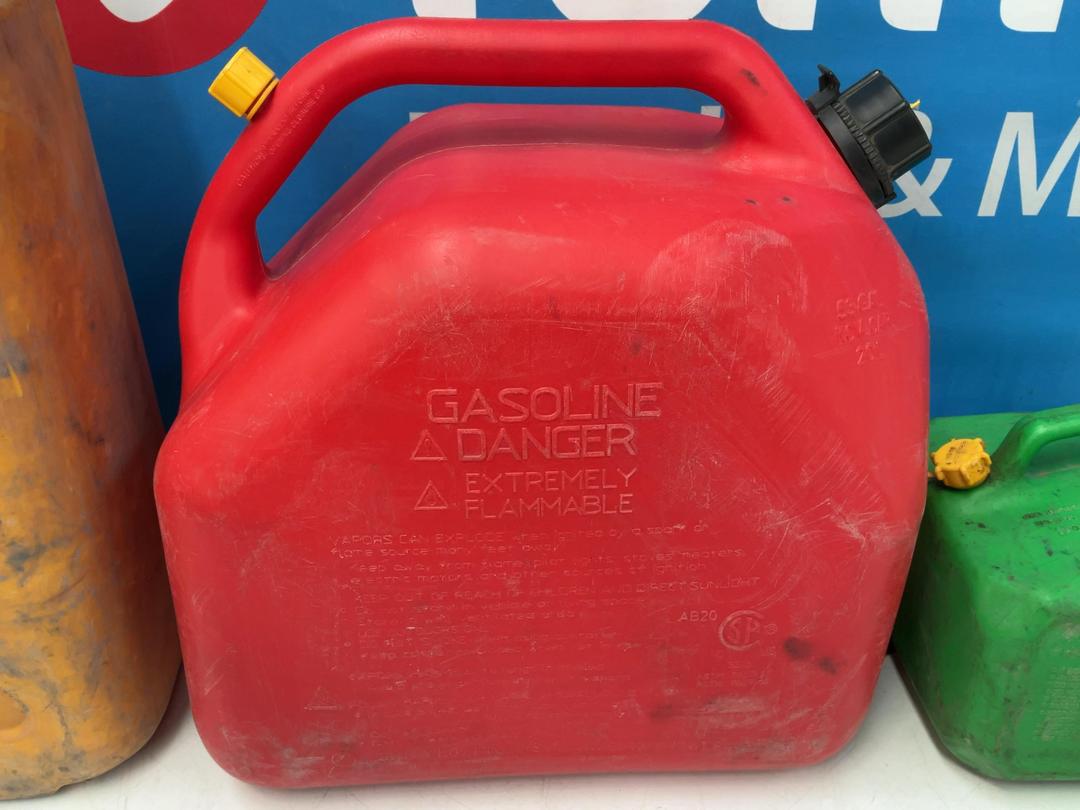 Photo '11' of 1x 20L Diesel Can, 1x 20L Petrol Can and 1x 5L Gasoline Can Photo '11' of 1x 20L Diesel Can, 1x 20L Petrol Can and 1x 5L Gasoline Can