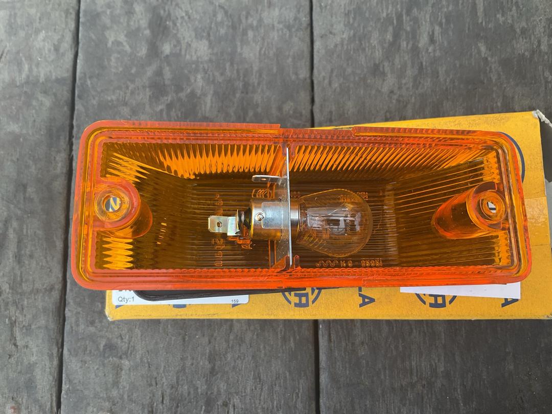 Photo '3' of Hella Indicator Lamp Cat6 Amber RH Photo '3' of Hella Indicator Lamp Cat6 Amber RH