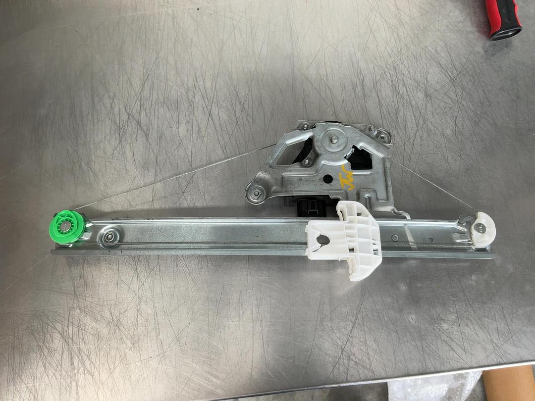 Photo '2' of Jaguar Window Regulator