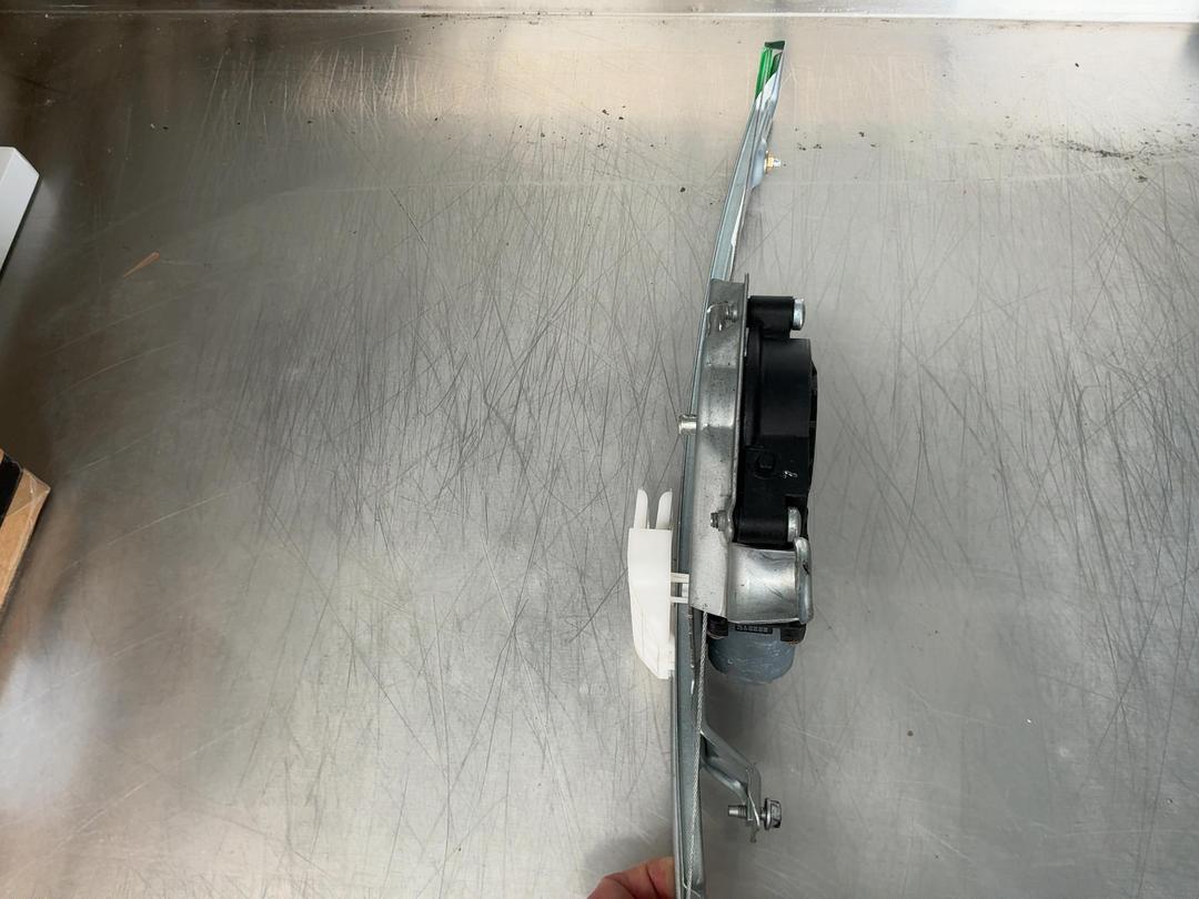 Photo '3' of Jaguar Window Regulator