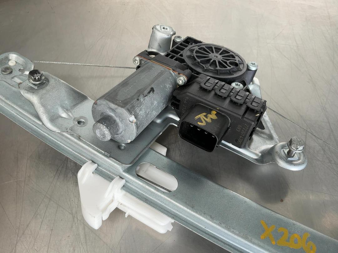 Photo '4' of Jaguar Window Regulator