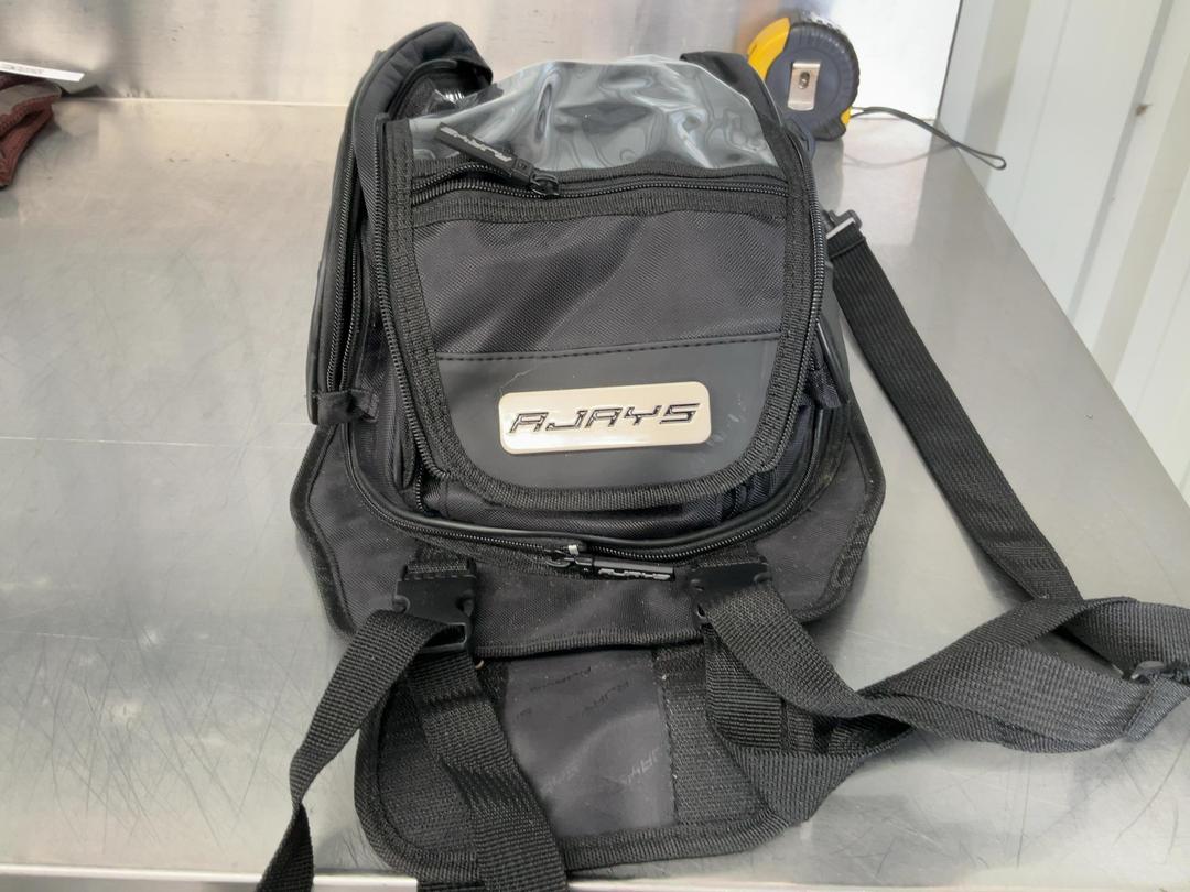 Photo '2' of Motorcycle tank bag Photo '2' of Motorcycle tank bag