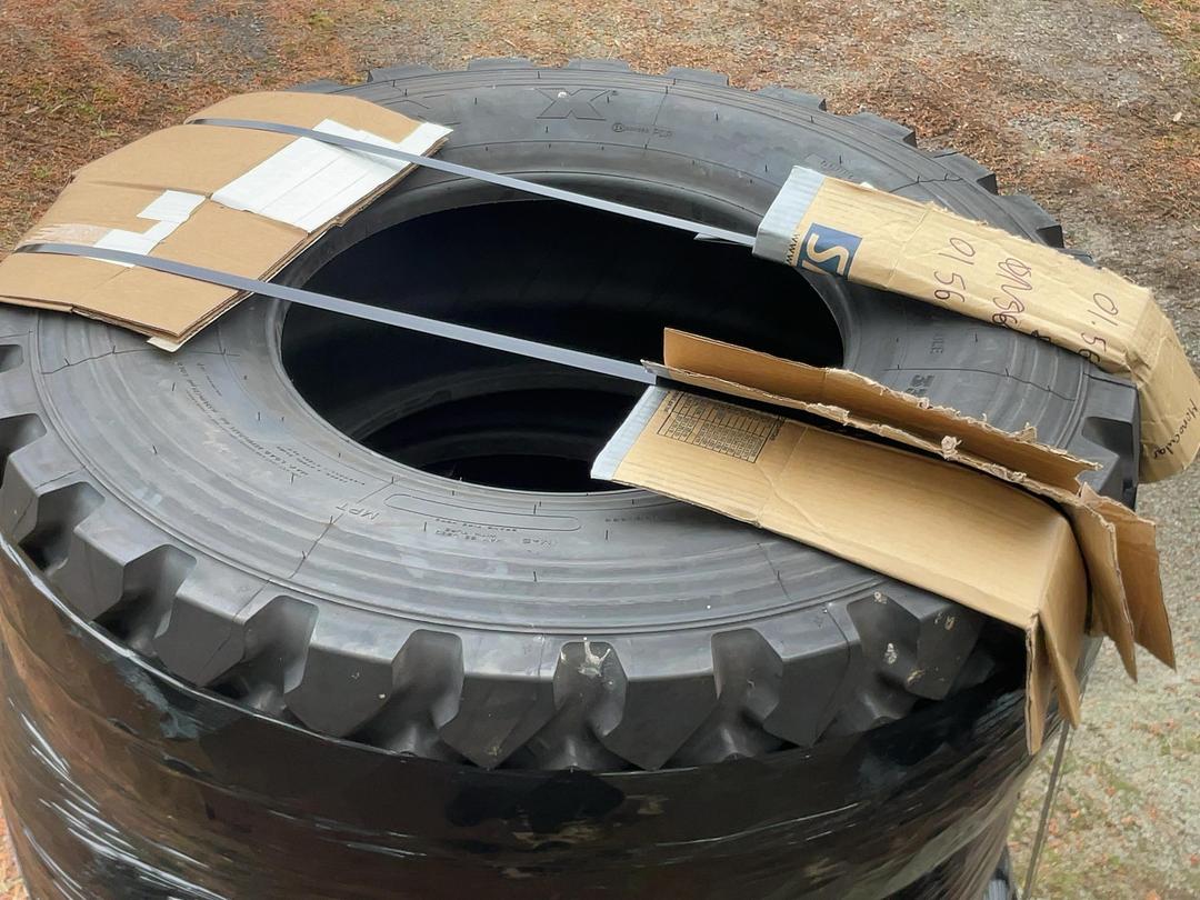 Photo '2' of Radial Tyres 335/80R20 Qty-4 Photo '2' of Radial Tyres 335/80R20 Qty-4