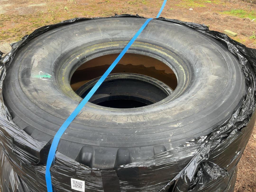 Photo '2' of Radial Tyres 395/85R20 Qty-3 Photo '2' of Radial Tyres 395/85R20 Qty-3
