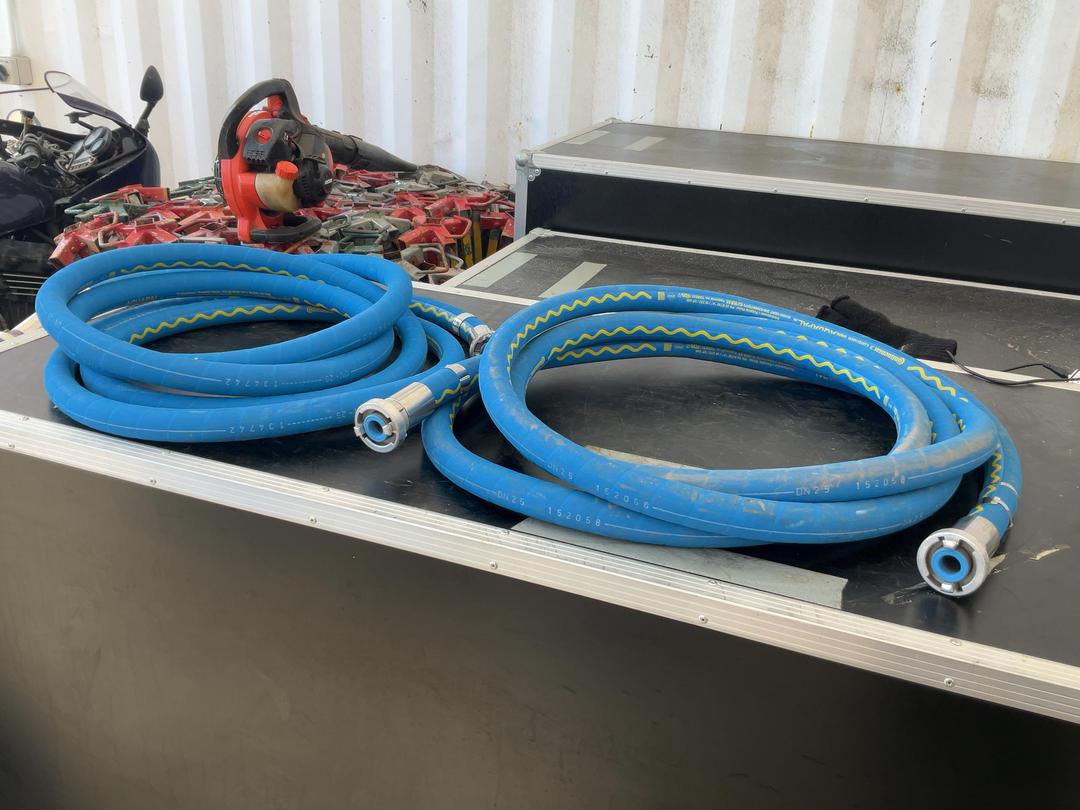 Photo '2' of Continental Contitech Aquapal Twist Lock Water Hoses x2 Photo '2' of Continental Contitech Aquapal Twist Lock Water Hoses x2