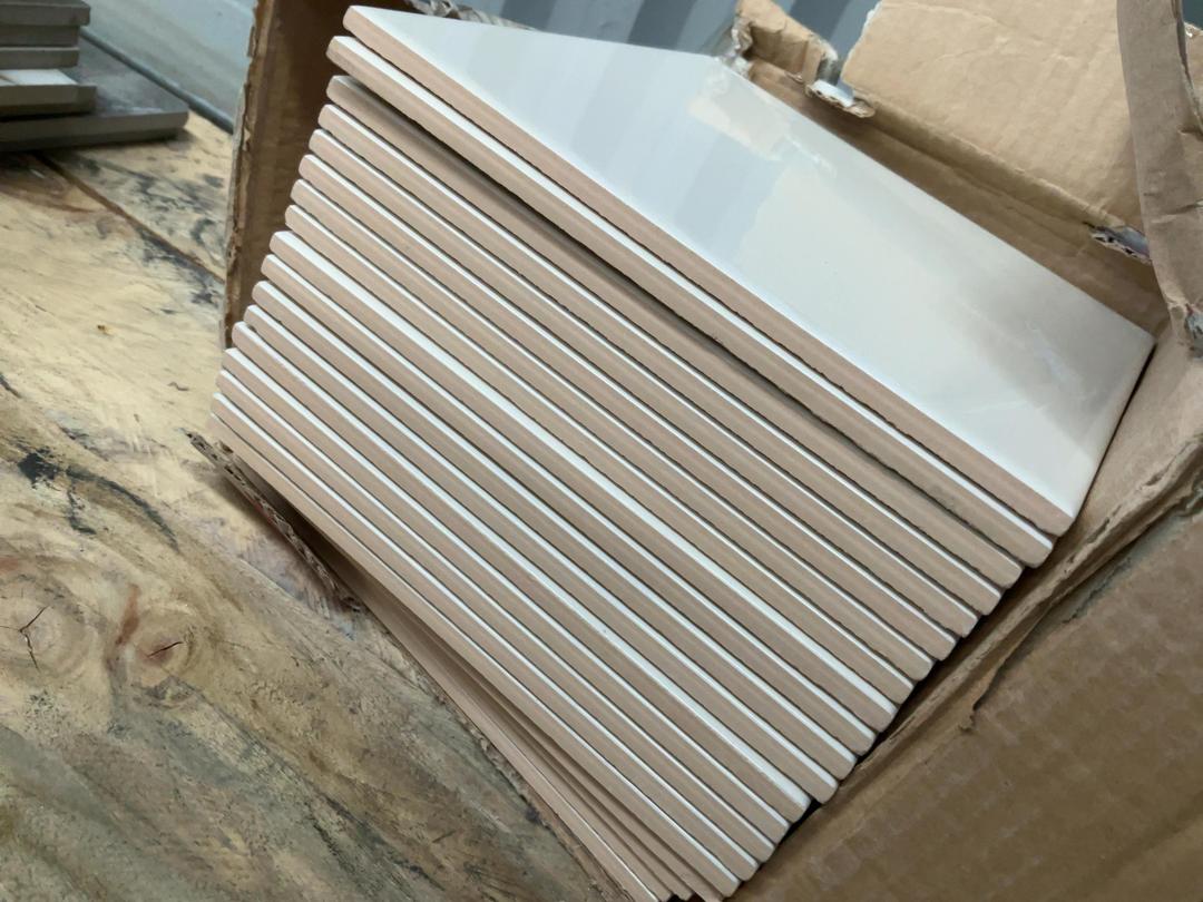 Photo '5' of Wall Tile 300x300 Gloss White 17pce Photo '5' of Wall Tile 300x300 Gloss White 17pce