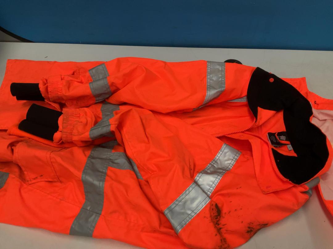 Photo '4' of Bison size L high vis rain jacket Photo '4' of Bison size L high vis rain jacket