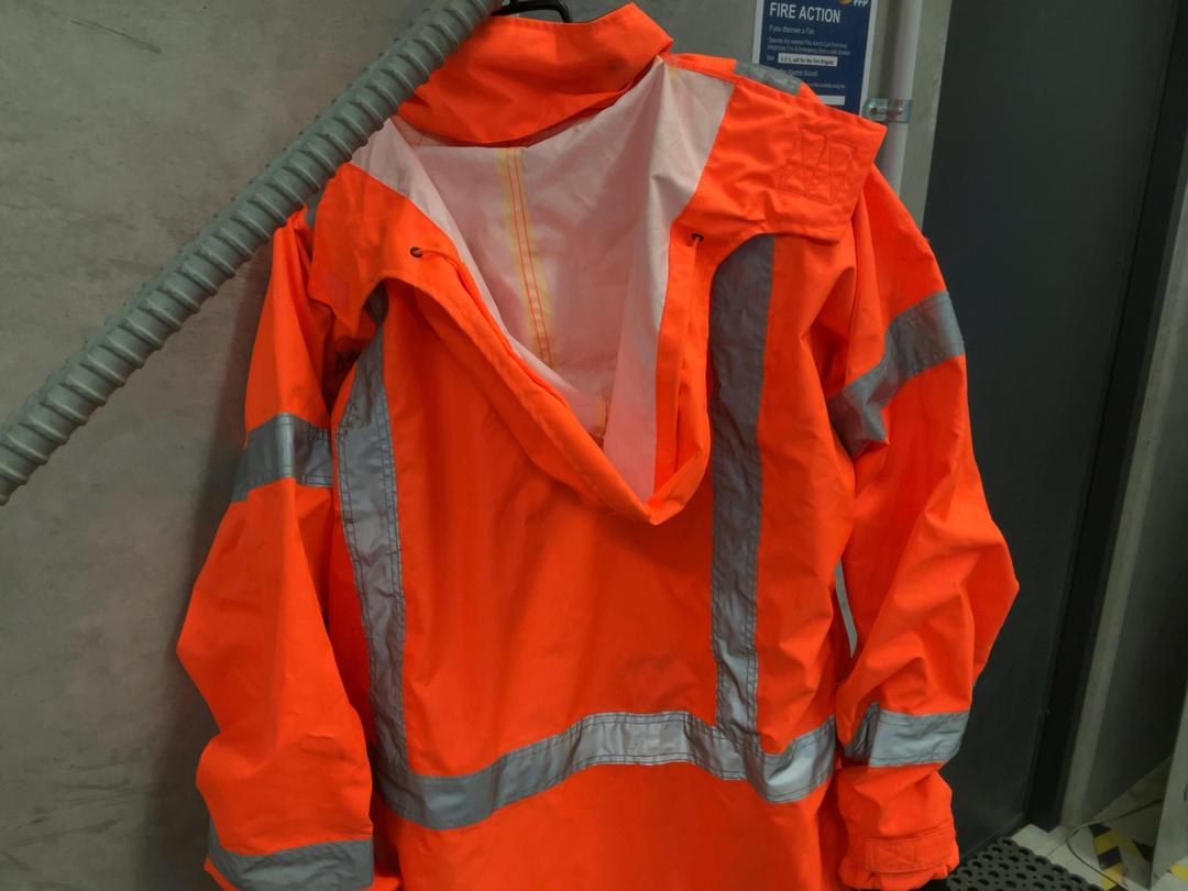 Photo '8' of Bison size L high vis rain jacket Photo '8' of Bison size L high vis rain jacket