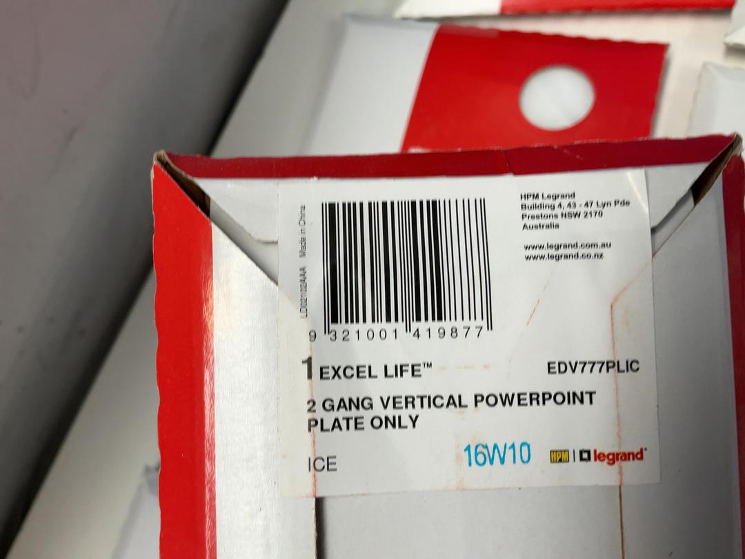 Photo '3' of 29x Legrand Plates - Plates Only Photo '3' of 29x Legrand Plates - Plates Only
