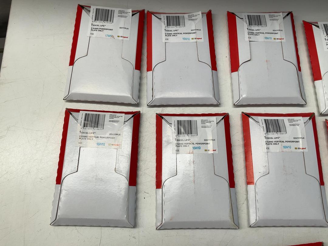 Photo '7' of 29x Legrand Plates - Plates Only Photo '7' of 29x Legrand Plates - Plates Only