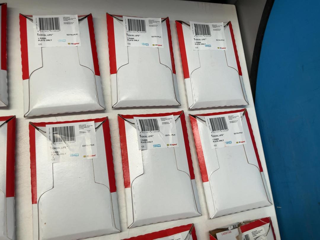 Photo '8' of 29x Legrand Plates - Plates Only Photo '8' of 29x Legrand Plates - Plates Only