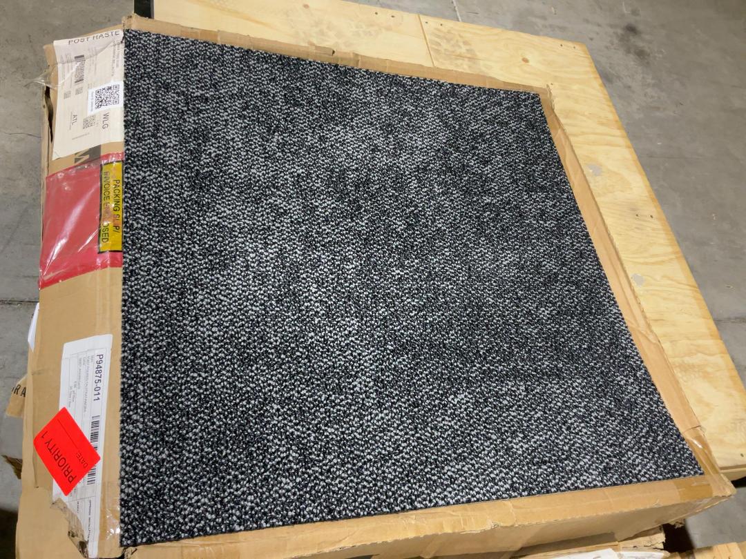 Photo '5' of 4 x boxes of various carpet tiles Photo '5' of 4 x boxes of various carpet tiles