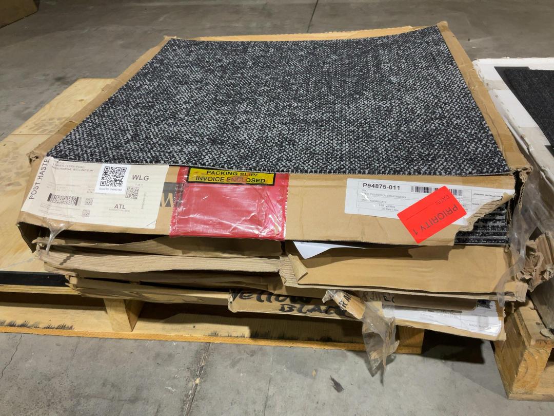 Photo '6' of 4 x boxes of various carpet tiles Photo '6' of 4 x boxes of various carpet tiles