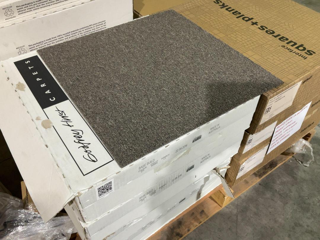 Photo '3' of 4 x box of brown fleck carpet tiles Photo '3' of 4 x box of brown fleck carpet tiles