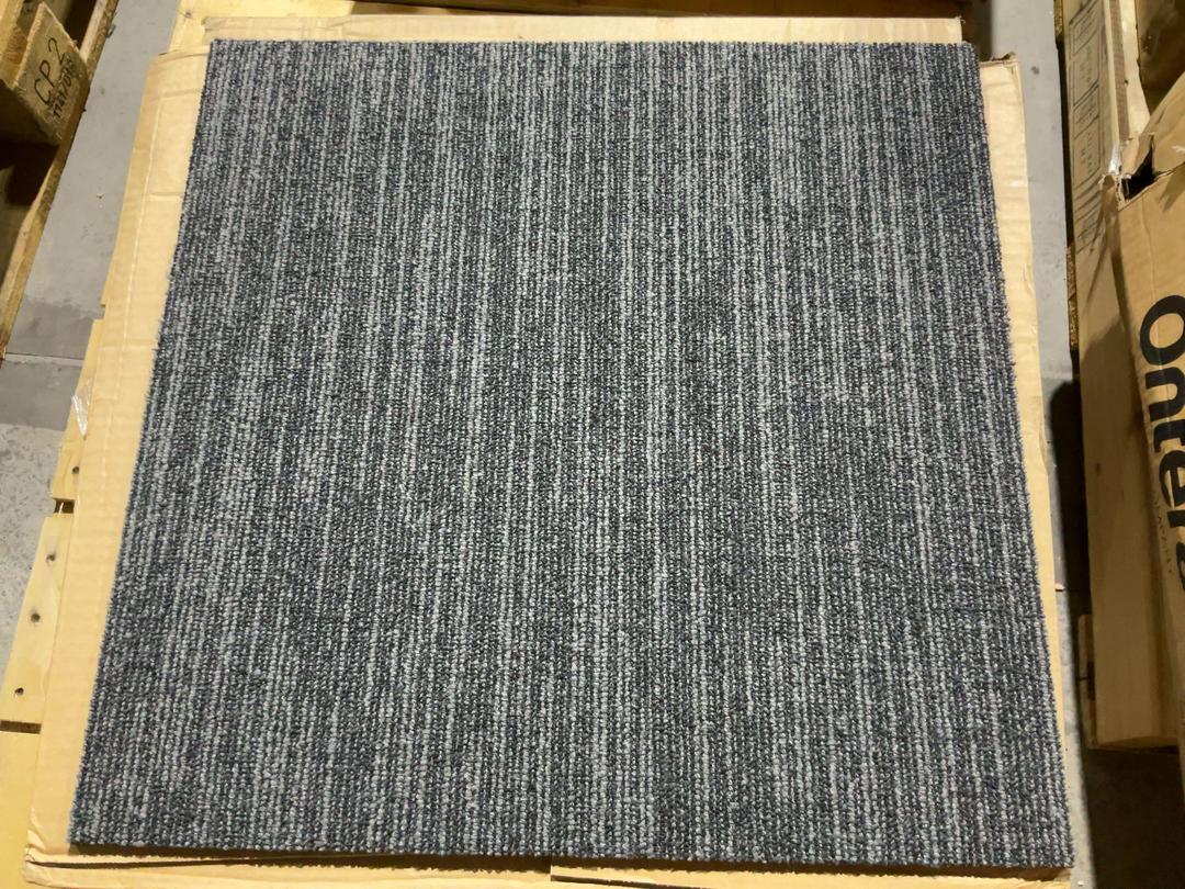 Photo '3' of 1 x box of black & grey fleck carpet tiles Photo '3' of 1 x box of black & grey fleck carpet tiles
