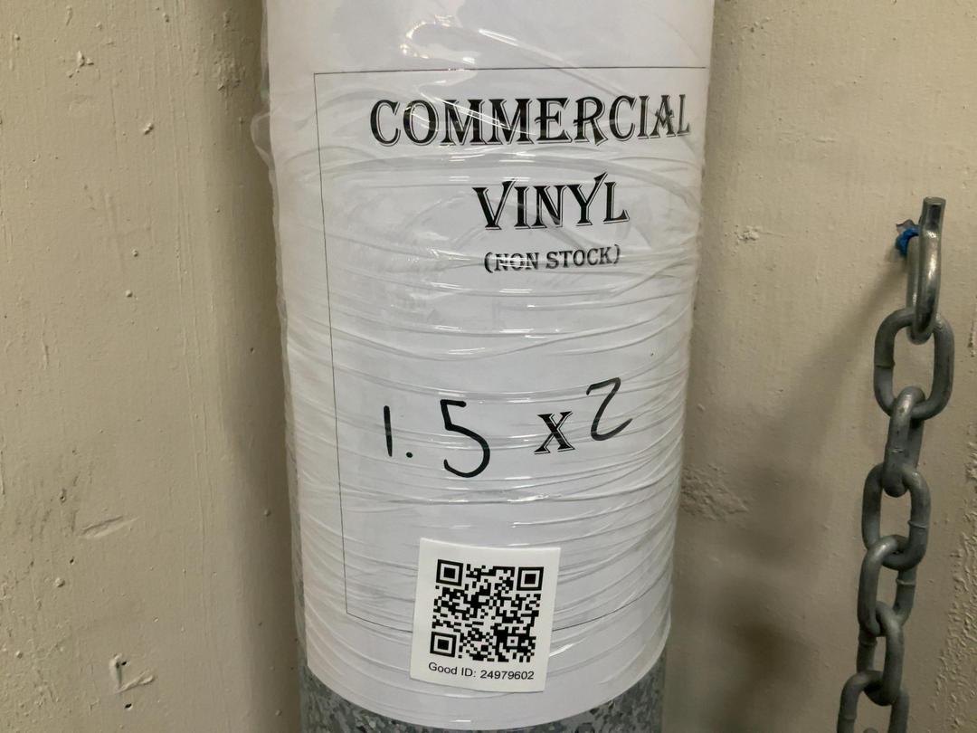 Photo '3' of Grey flecked commercial vinyl Photo '3' of Grey flecked commercial vinyl