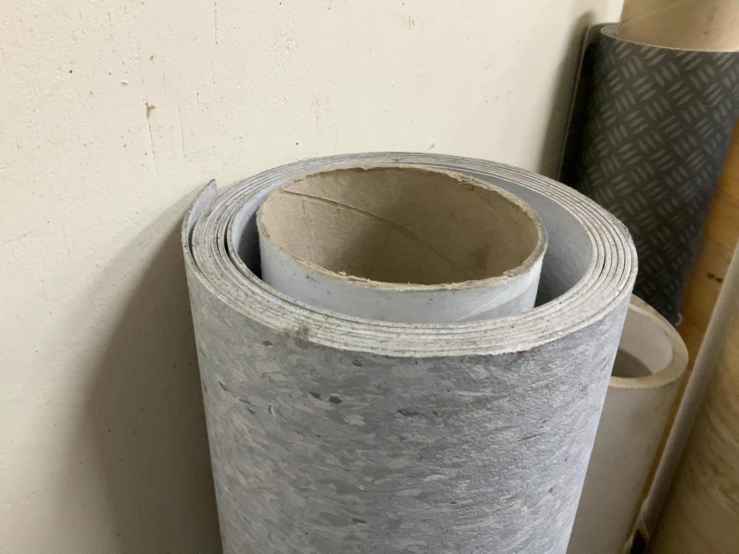 Photo '2' of Light Grey flecked commercial vinyl Photo '2' of Light Grey flecked commercial vinyl